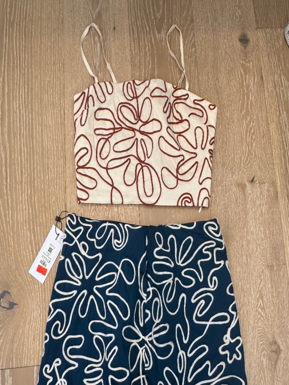 BNWT XS DYNAMITE SKIRT AND TOP SET